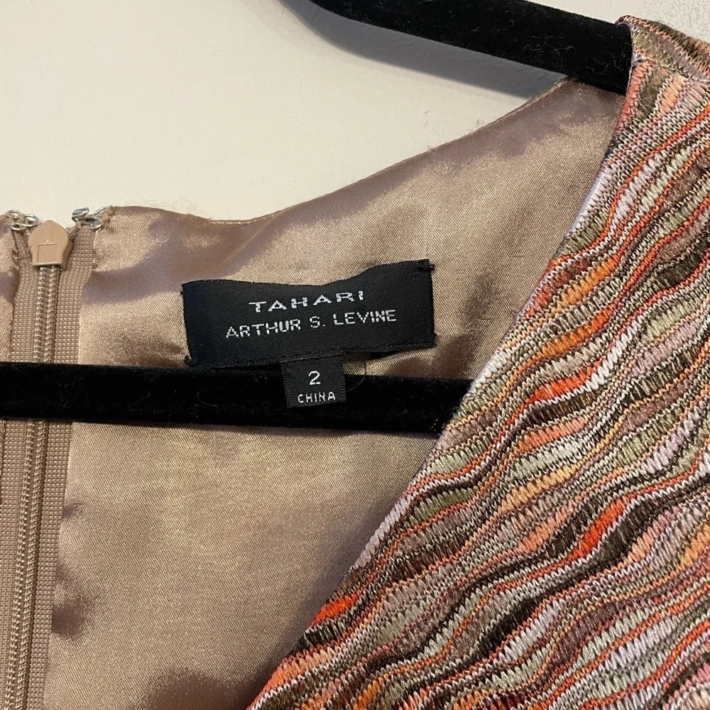 Tahari Arthur S Levine | Patterned Faux Wrap Pleat Sleeveless Sheath Dress 2 - Picture 2 of 9